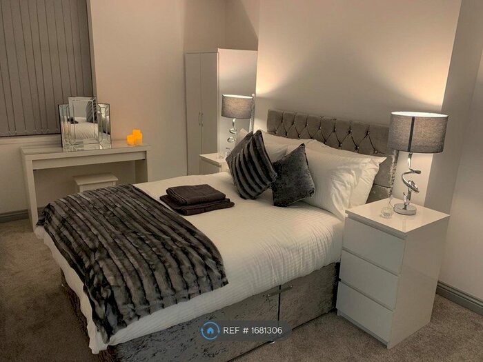 2 Bedroom Flat To Rent In Bertram Road, Bradford, BD8