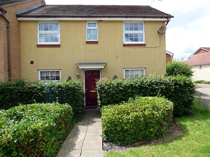 3 Bedroom Semi-Detached House To Rent In Hakehill Way, Colchester, CO4