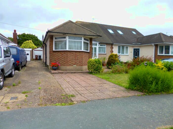 3 Bedroom Semi-Detached Bungalow To Rent In Sunnybank Road, Potters Bar, EN6