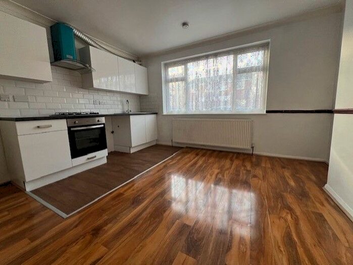 3 Bedroom Flat To Rent In Tillotson Road, London, N9
