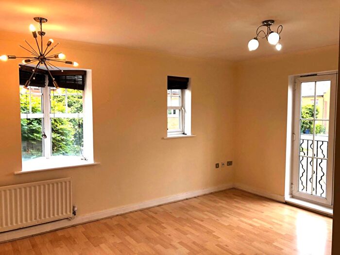 2 Bedroom Flat To Rent In Seaton Square, London, NW7