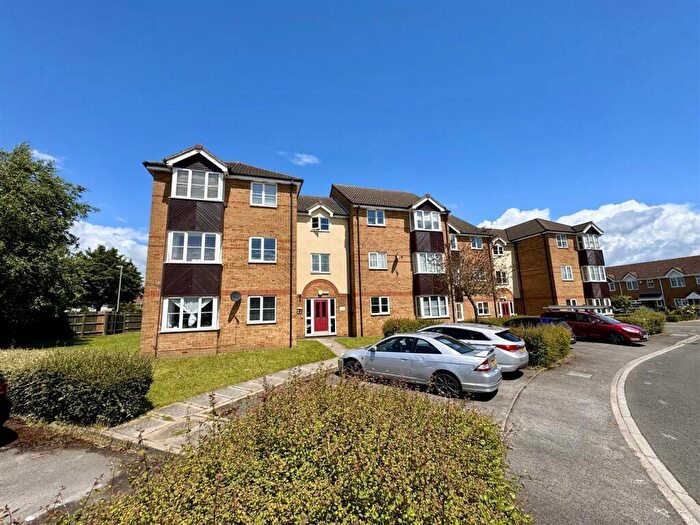 1 Bedroom Apartment For Sale In Falcon Close, Dunstable, Bedfordshire, LU6