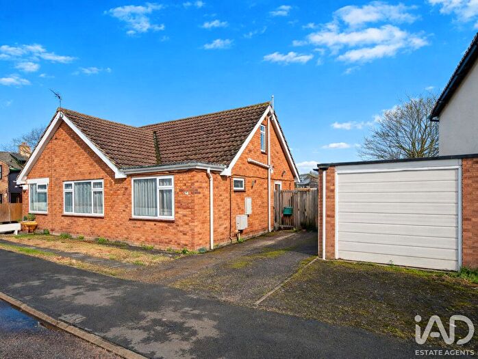 2 Bedroom Bungalow For Sale In Pound Lane, Sutton, Cambridgeshire, CB6