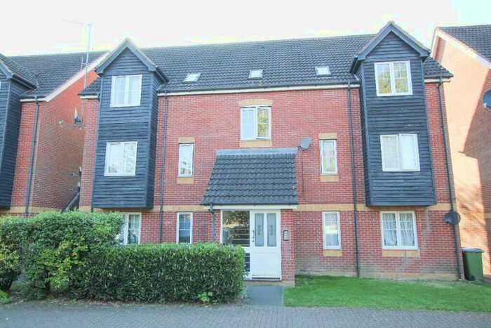2 Bedroom Flat To Rent In Harbury Court, Newbury, Berkshire, RG14