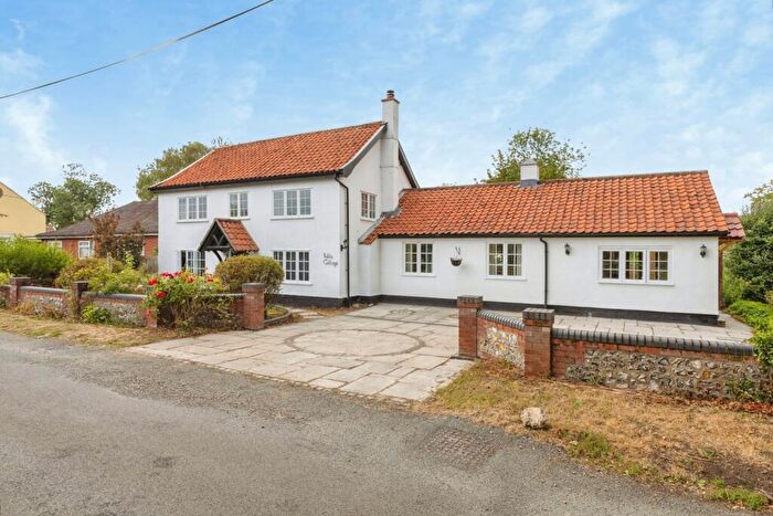 5 Bedroom Detached House For Sale In Queen Street, Spooner Row, Wymondham, Norfolk, NR18