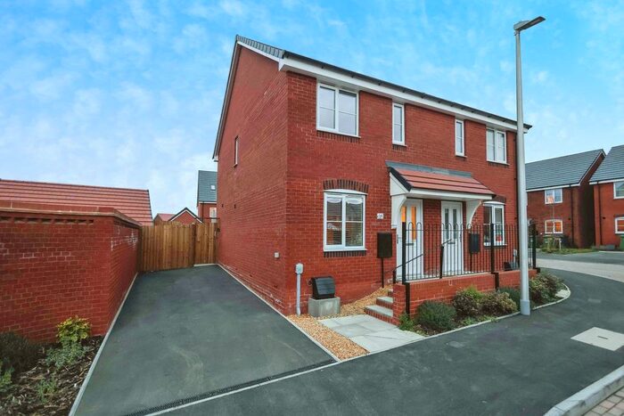 2 Bedroom Semi-Detached House For Sale In Czar Mews, Pershore, Worcestershire, WR10