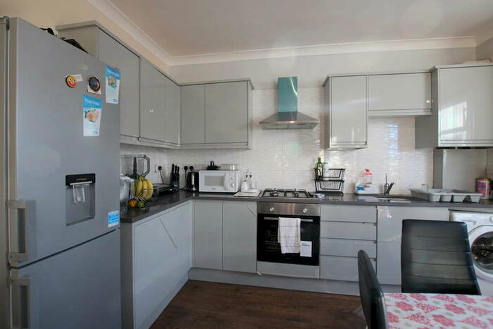 3 Bedroom Flat To Rent In Beaconsfield Road, London, NW10