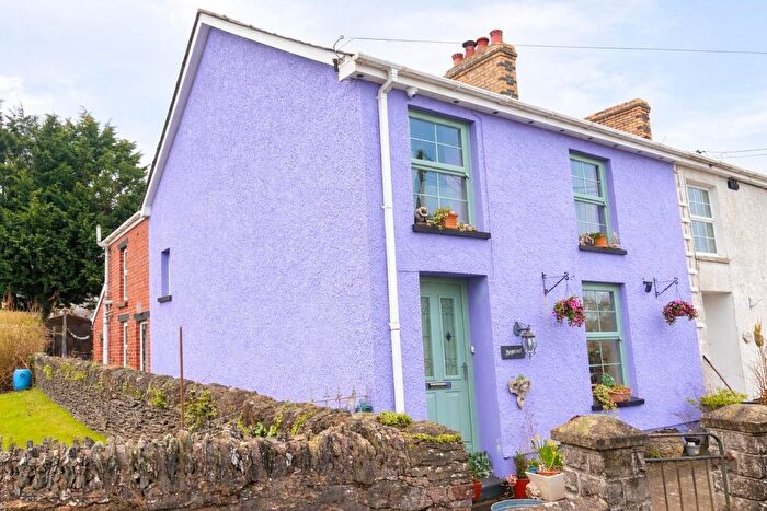 3 Bedroom Semi Detached House For Sale In Llanybydder, SA40