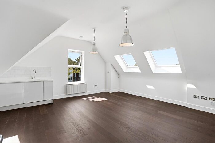 2 Bedroom Flat To Rent In Upland Road, East Dulwich, London, SE22