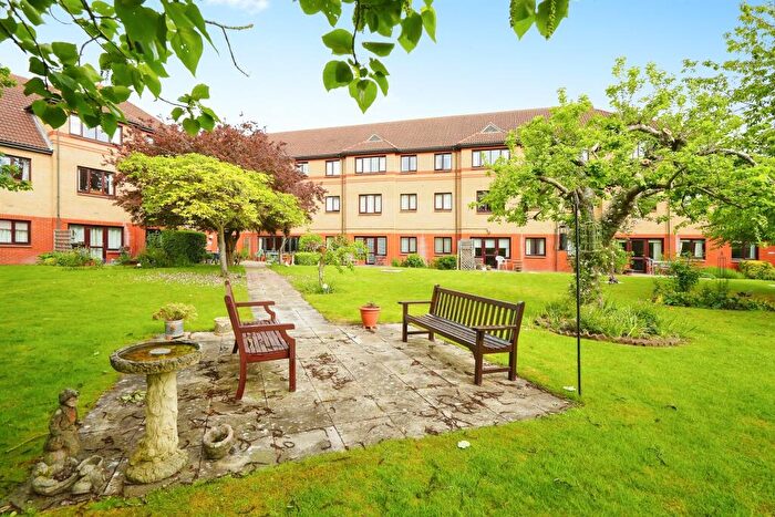 2 Bedroom Retirement Property For Sale In Fairacres Road, Didcot, OX11