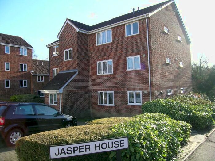 1 Bedroom Flat To Rent In Percy Gardens, Worcester Park, Surrey, KT4