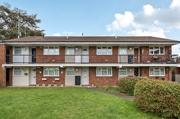 1 Bedroom Flat For Sale In Church Road, Sutton At Hone, Dartford, Kent, DA4