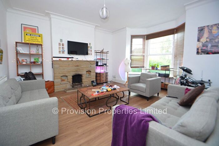 6 Bedroom Terraced House To Rent In Consort Terrace, Hyde Park, Leeds, LS3