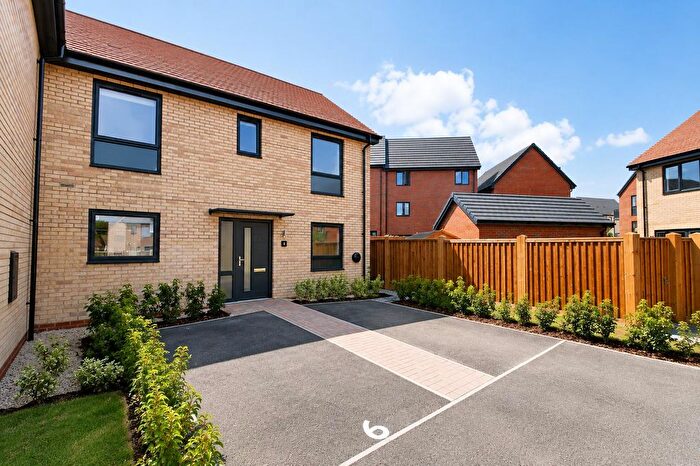 3 Bedroom Semi-detached House To Rent In Chillingham Grove, Whitehouse, Milton Keynes, MK8
