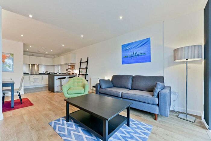 2 Bedroom Flat To Rent In Harford Street, Mile End, London, E1