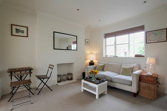 2 Bedroom Flat To Rent In Fulham Park Gardens, London, SW6