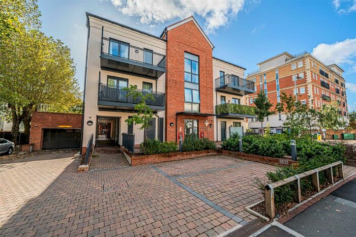 1 Bedroom Flat To Rent In Station Approach, Ruislip, HA4