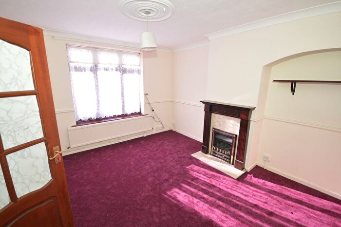 4 Bedroom Terraced House To Rent In Reede Road, Dagenham, Essex, RM10