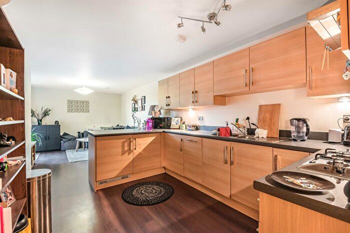 2 Bedroom Flat To Rent In Lankaster Gardens, East Finchley, N2