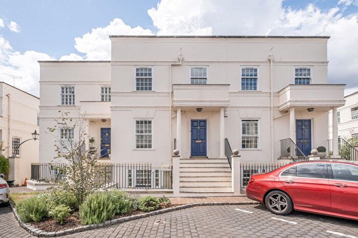 4 Bedroom Flat To Rent In Beaufort Close, London, SW15