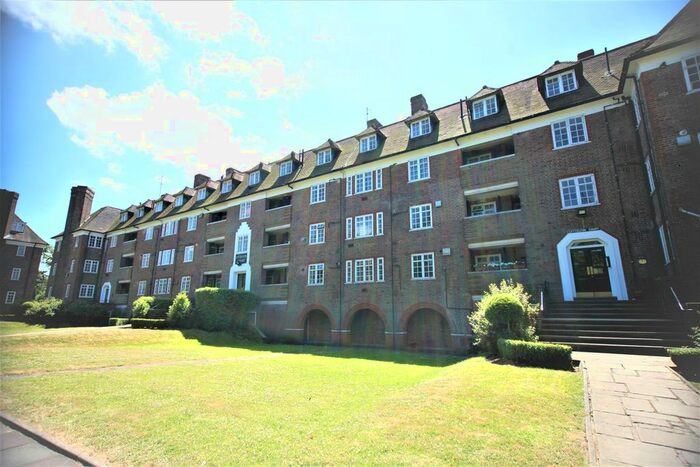 3 Bedroom Flat To Rent In Lyttelton Court, Lyttelton Road, Hampstead Garden Suburb, N2