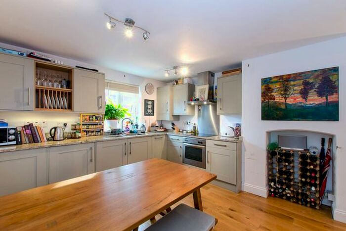 1 Bedroom Flat To Rent In Crimsworth Road, Vauxhall, London, SW8