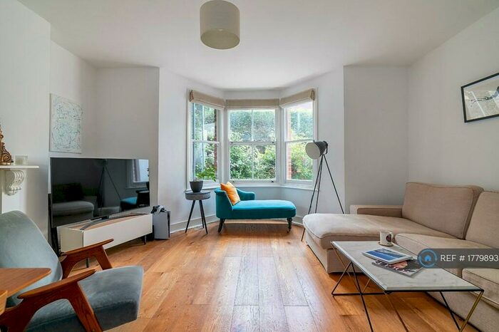 1 Bedroom Flat To Rent In Sandringham Road, Dalston, E8