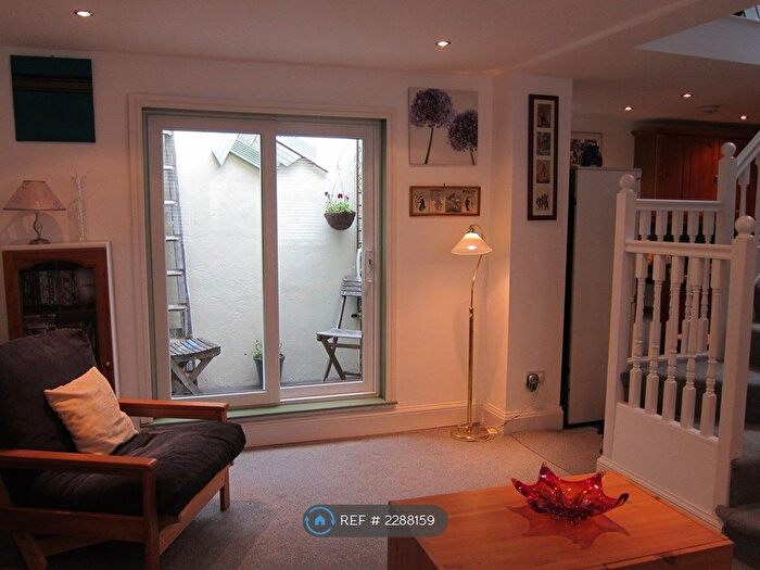 1 Bedroom Semi-Detached House To Rent In Fairland Road, Stratford, E15