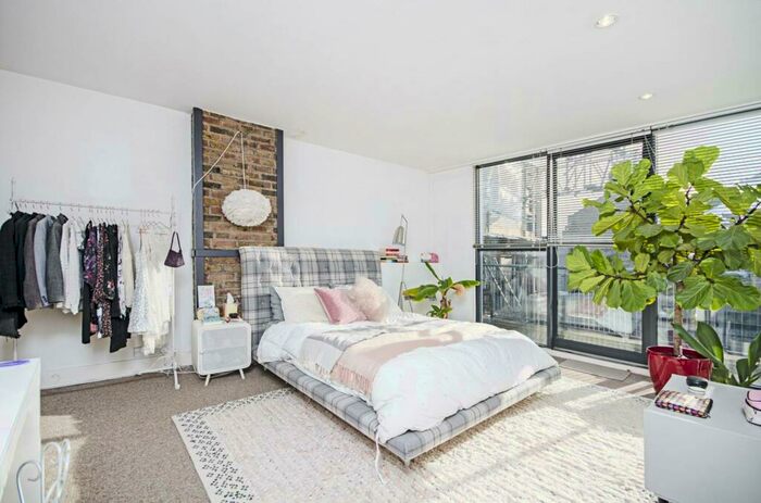 1 Bedroom Flat To Rent In Cyntra Place, Hackney, London, E8