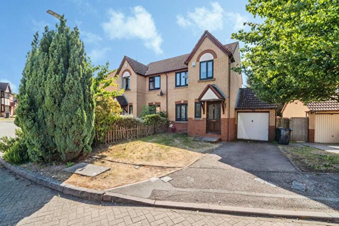 3 Bedroom Semi Detached House For Sale In Lamberhurst Grove, Kents Hill, Milton Keynes, MK7