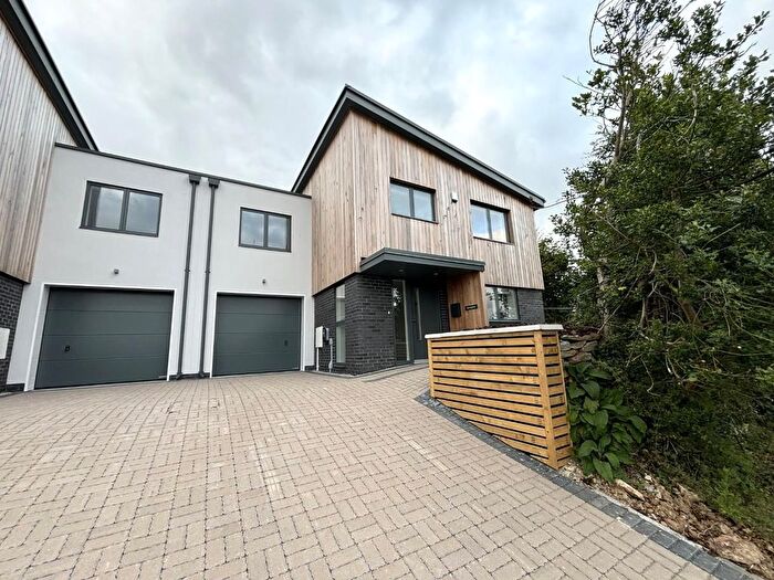 4 Bedroom Semi-Detached House To Rent In Old Falmouth Road, Truro, TR1