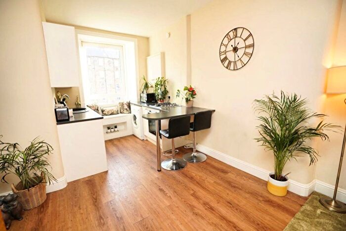 1 Bedroom Flat To Rent In Watson Crescent, Edinburgh, EH11