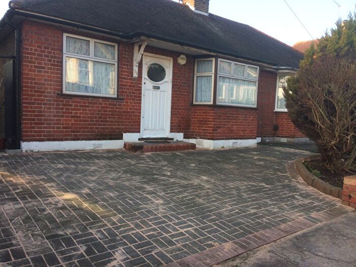 2 Bedroom Semi-Detached Bungalow To Rent In West Grove, Woodford Green, IG8