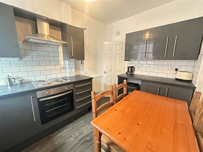 3 Bedroom Apartment To Rent In Stalker Lees Road, S11