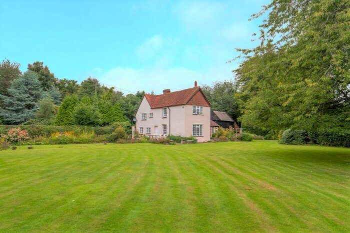 3 Bedroom Detached House For Sale In South Heath, HP16