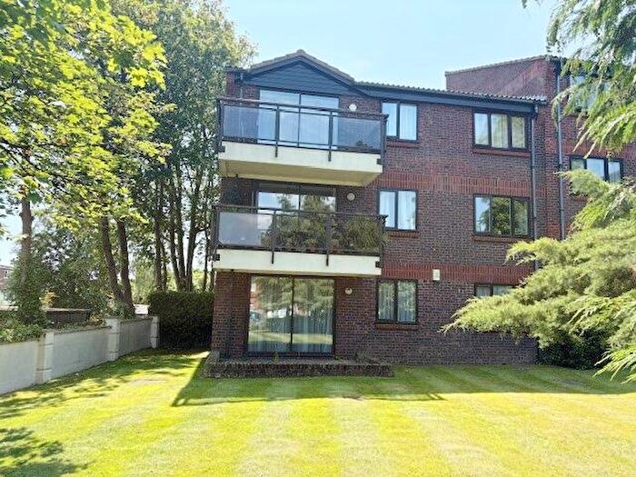 2 Bedroom Flat For Sale In Whitehaven Close, Bromley, BR2