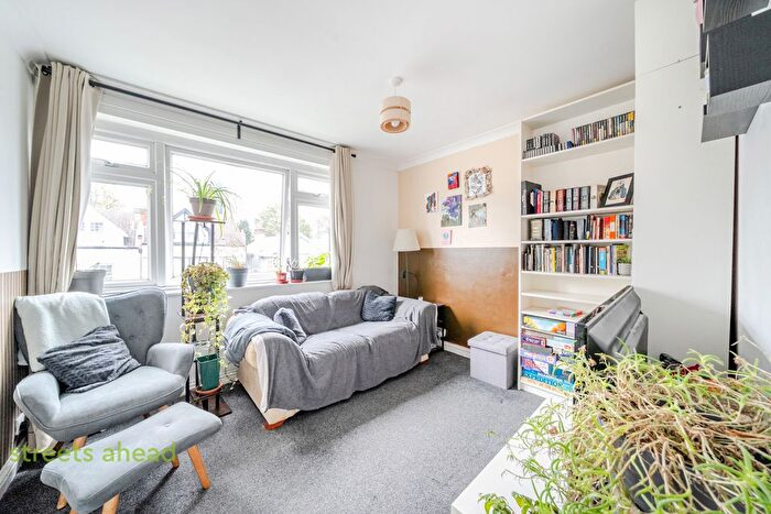 2 Bedroom Flat For Sale In Woodstock Road, Croydon, CR0