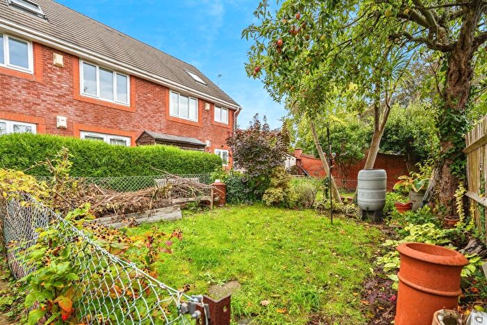 2 Bedroom Maisonette For Sale In Beacon Close, Rownhams, Southampton, SO16