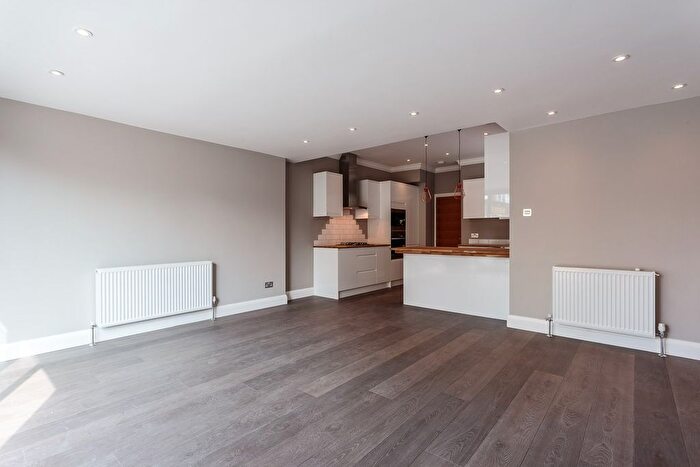 2 Bedroom Flat To Rent In Northfield Avenue, Ealing, London, W13