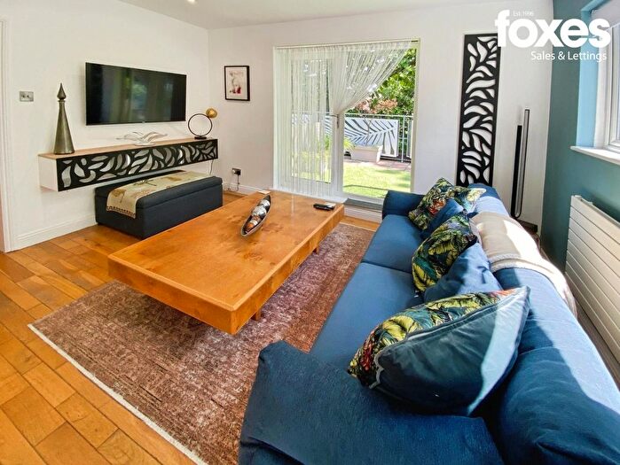 2 Bedroom Flat To Rent In Flat Walmer Court, Wellington Road, BH8