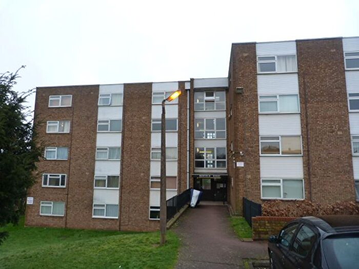 Studio To Rent In Burfield Court, Luton, LU2