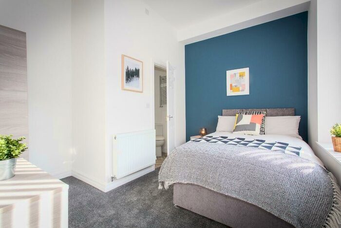 5 Bedroom House Of Multiple Occupation To Rent In Hanson Street, Bury, BL9