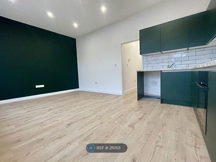 2 Bedroom Flat To Rent In Wightman Road, London, N8