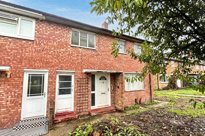 3 Bedroom Semi Detached House For Sale In Kingsdown Way, Bromley, BR2