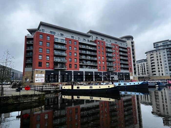 2 Bedroom Flat To Rent In Mackenzie House, LS10