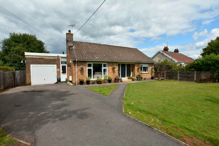 3 Bedroom Detached Bungalow For Sale In Main Road, Cleeve, Bristol, BS49