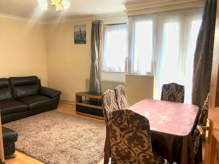 2 Bedroom Flat To Rent In Collingwood Street, London, E1