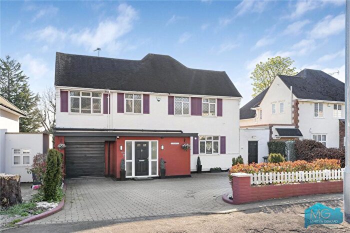 4 Bedroom Detached House For Sale In Quakers Lane, Potters Bar, Hertfordshire, EN6