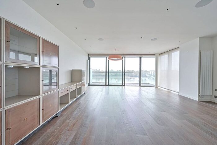 3 Bedroom Flat To Rent In Eastfields Avenue, Wandsworth, London, SW18