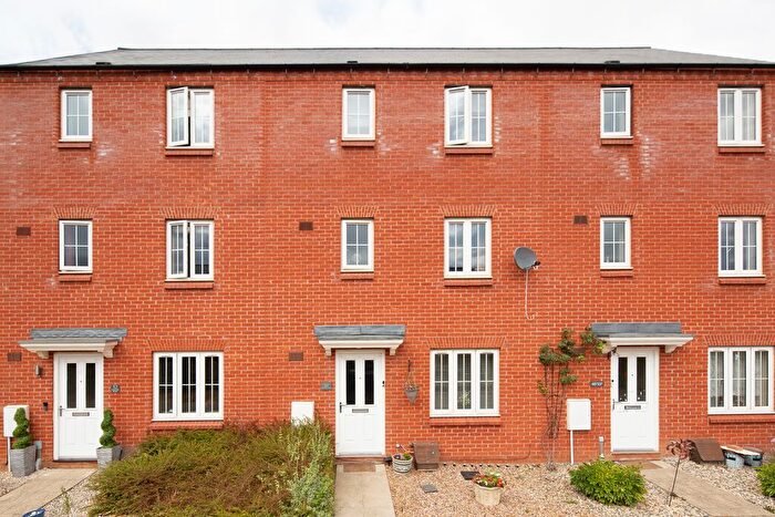 4 Bedroom Town House For Sale In Fontwell Road, Bicester, OX26